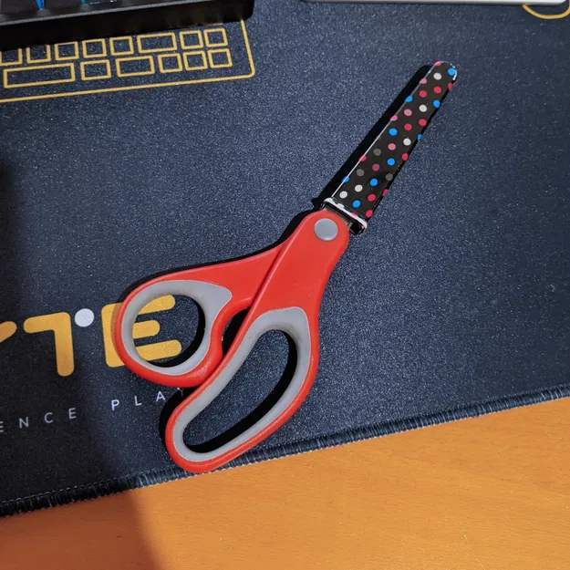 Bọc kéo an toàn và bảo vệ cho kéo của bạn - Image 1