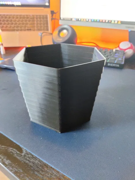 Chậu cây hình lục giác với thiết kế độc đáo - Image 1