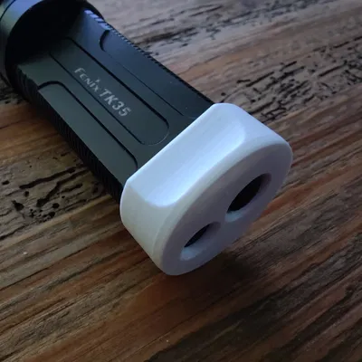 Giá đỡ đèn pin Fenix TK35 tiện lợi và dễ sử dụng