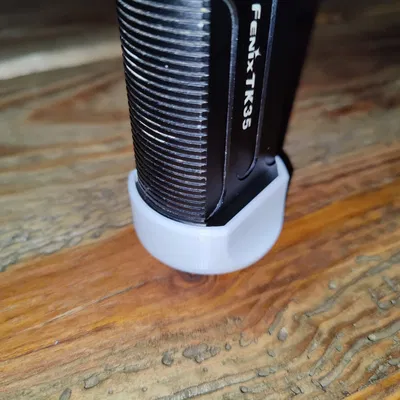 Giá đỡ đèn pin Fenix TK35 tiện lợi và dễ sử dụng