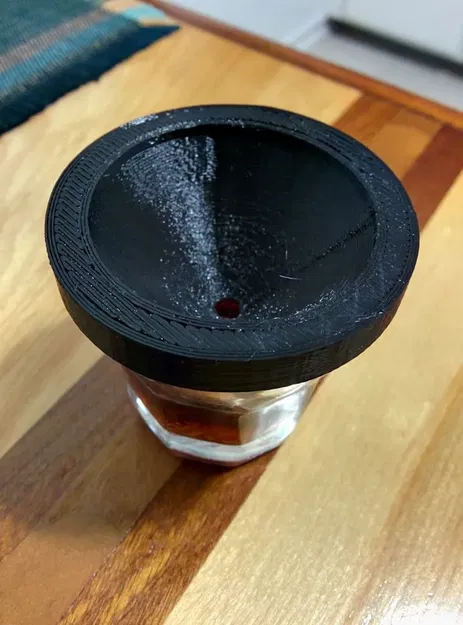 Bẫy ruồi trái cây bằng cốc shot đơn giản - Image 2