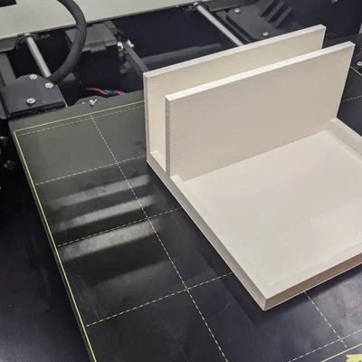 Giá đỡ ví và khay để chìa khóa trên bàn làm việc