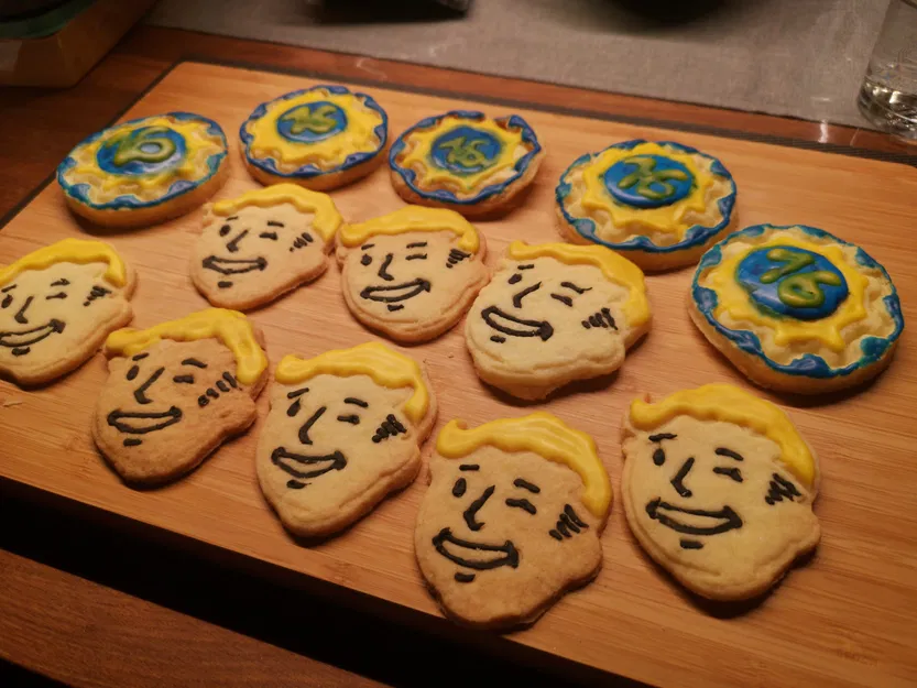 Cutter bánh quy hình nhân vật Vault Boy và cửa Vault - Image 2