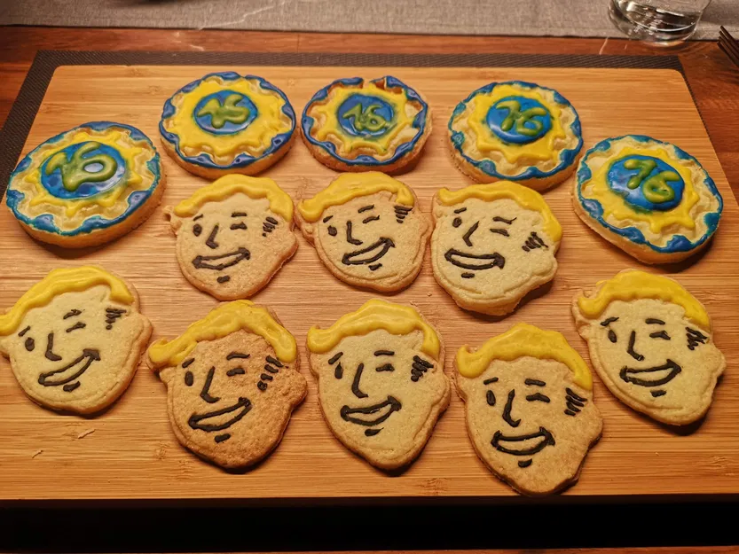 Cutter bánh quy hình nhân vật Vault Boy và cửa Vault - Image 5