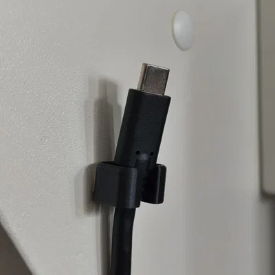 Giá đỡ cáp nhỏ gọn dùng keo dán