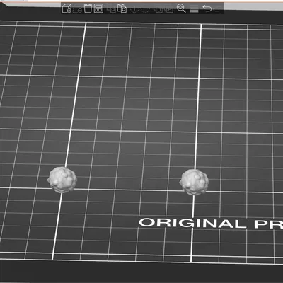 Cặp đôi tuyết ôm nhau ấm áp trong mùa Giáng sinh