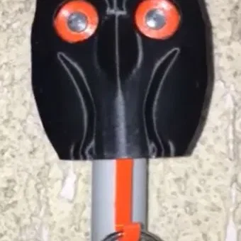 Giá đỡ chìa khóa hình cú với đôi mắt nhấp nháy