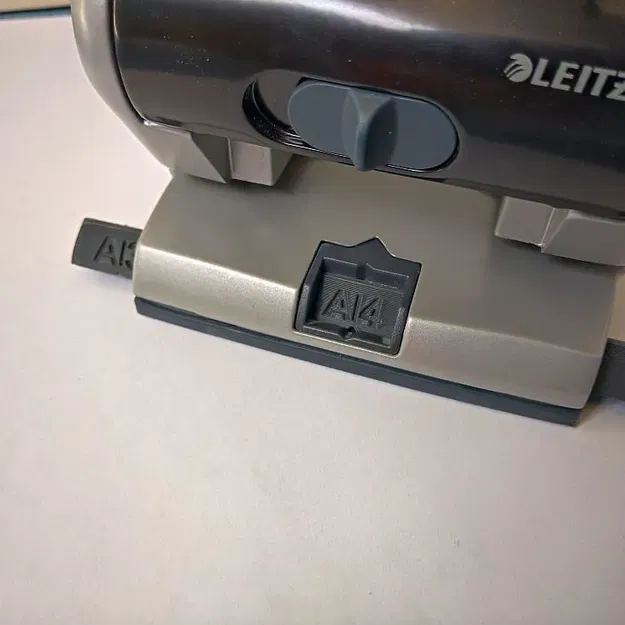 Cái chặn giấy cho máy bấm lỗ Leitz 5180 - Image 1