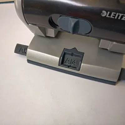 Cái chặn giấy cho máy bấm lỗ Leitz 5180