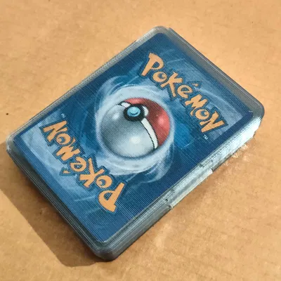 Hộp đựng thẻ Pokemon với thiết kế bền và trong suốt