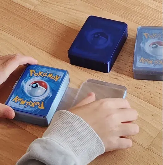 Hộp đựng thẻ Pokemon với thiết kế bền và trong suốt - Image 2