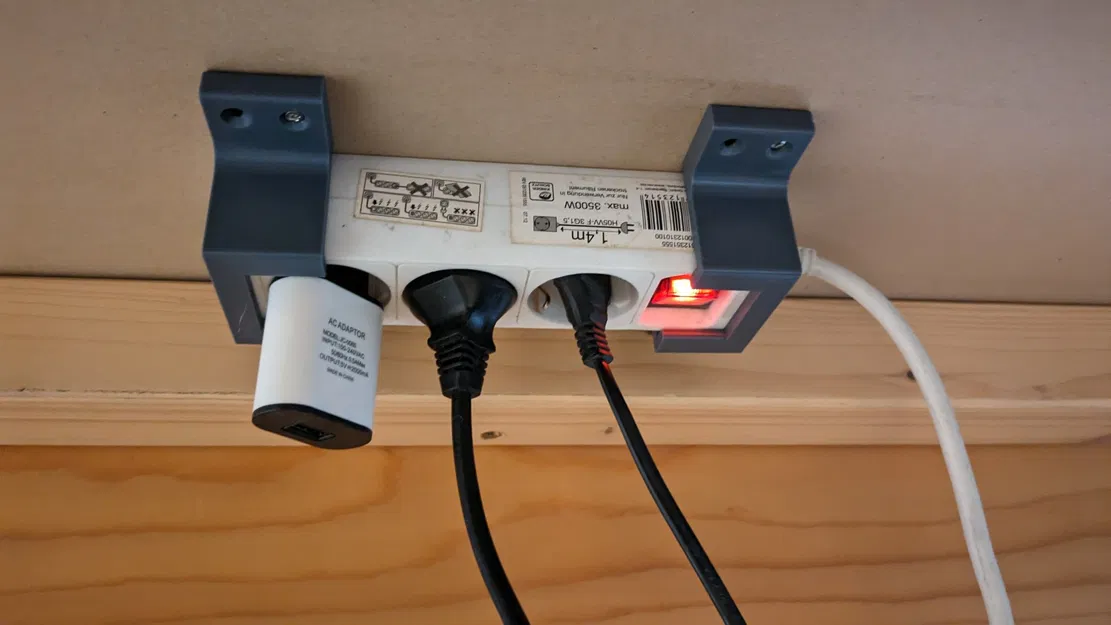 Giá đỡ ổ cắm 3 chấu với khe cắm USB và dây dẫn - Image 1