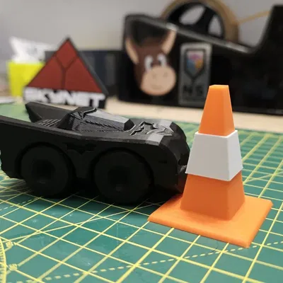 Côn giao thông low poly đơn giản in 2 phần