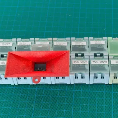 Phễu hình chữ nhật không đối xứng cho hộp linh kiện