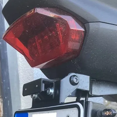 Giá đỡ đèn biển số cho Honda Hornet 750