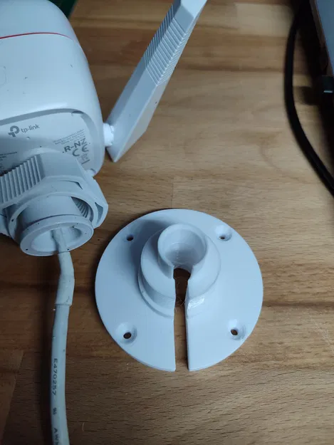 Giá đỡ TP-Link Tapo C320WS với thiết kế dây bên cạnh - Image 1