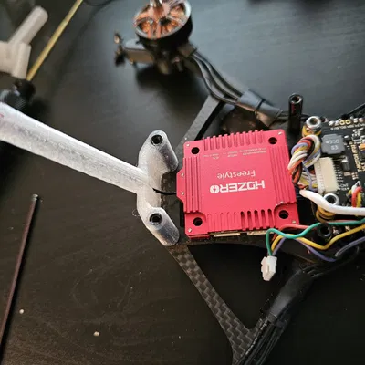 Giá đỡ ăng-ten AOS 5 TrueRC Singularity 72mm cho HDzero Freestyle VTX