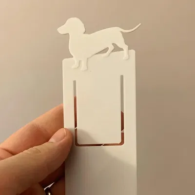 Dấu sách chó Dachshund tưởng nhớ mẹ chồng