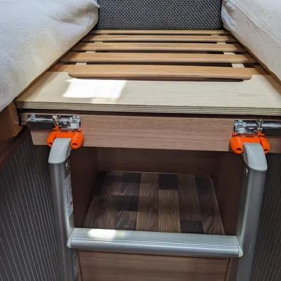 Giá đỡ thang giường cho Knaus SkyWave 650 MEG