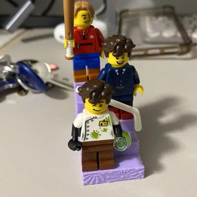 Cầu thang Lego cho 3 nhân vật Lego yêu thích