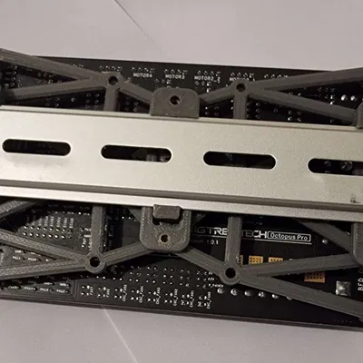 Giá đỡ DIN Rail cho bo mạch điều khiển BTT Octopus