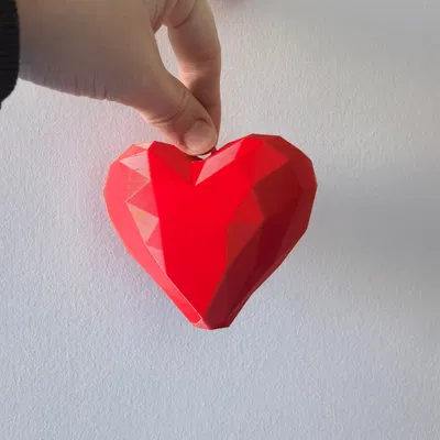 Móc khóa trái tim phong cách low poly cho ngày Valentine