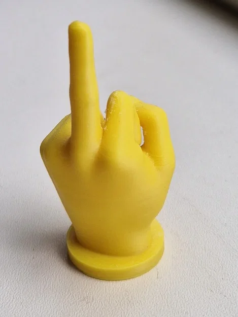 Bàn tay với ngón giữa giơ lên - Image 1