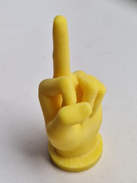 Bàn tay với ngón giữa giơ lên - Image 3