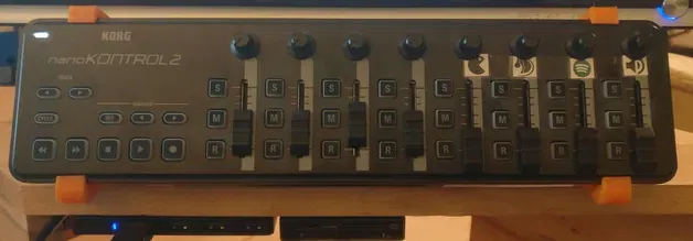 Giá đỡ KORG nanoKONTROL2 cho bàn làm việc bằng gỗ - Image 1