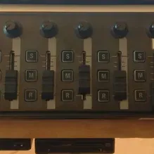 Giá đỡ KORG nanoKONTROL2 cho bàn làm việc bằng gỗ