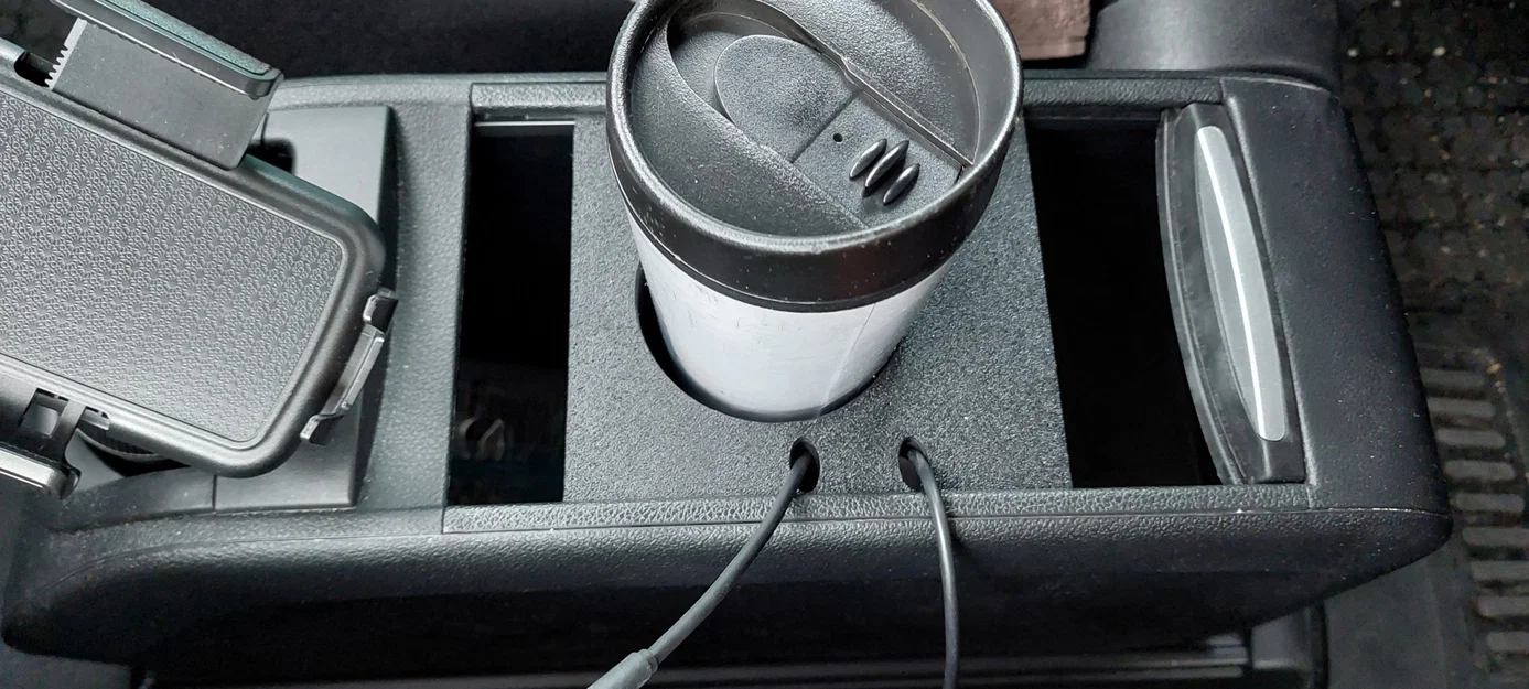 Giá đỡ cốc và cáp USB cho bảng điều khiển trung tâm PSA Berlingo - Image 2