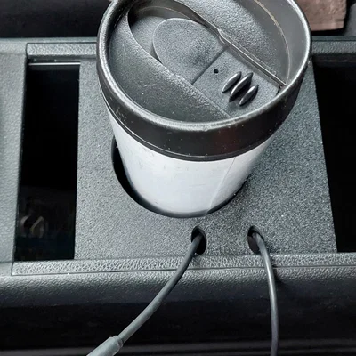Giá đỡ cốc và cáp USB cho bảng điều khiển trung tâm PSA Berlingo