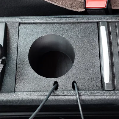 Giá đỡ cốc và cáp USB cho bảng điều khiển trung tâm PSA Berlingo