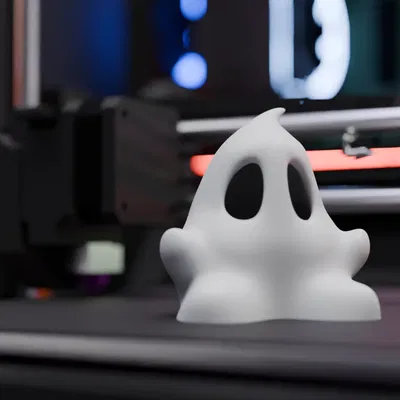 Ma nhỏ mũm mĩm với đôi mắt to và tư thế thân thiện