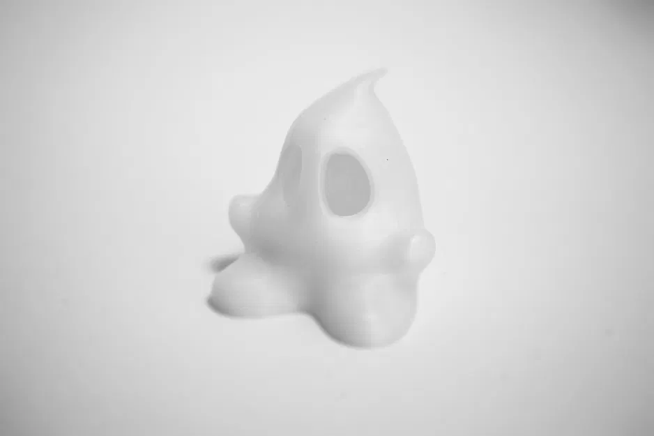 Ma nhỏ mũm mĩm với đôi mắt to và tư thế thân thiện - Image 3