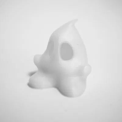 Ma nhỏ mũm mĩm với đôi mắt to và tư thế thân thiện