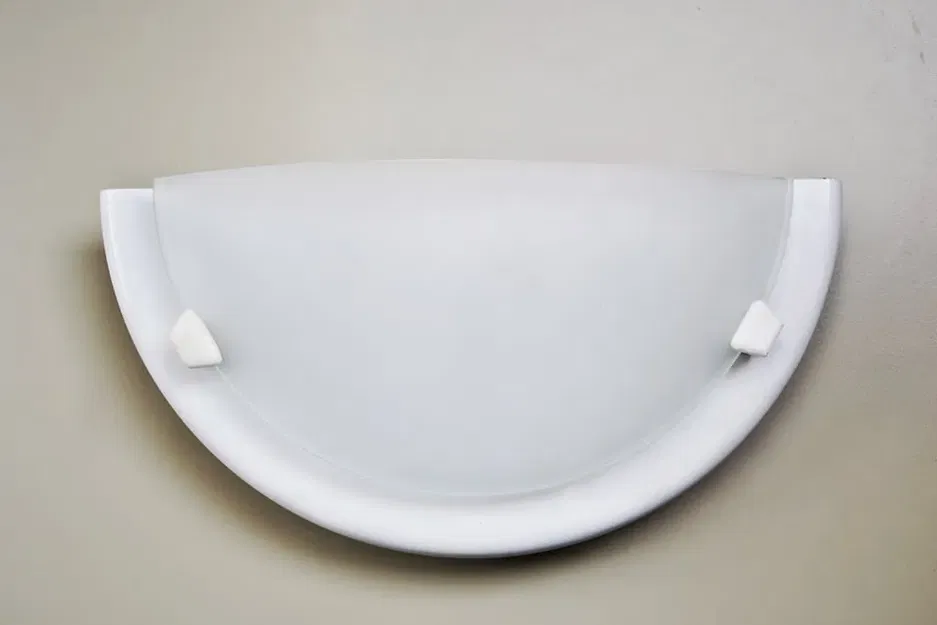 Giá đỡ đèn tường hình bán nguyệt - Image 1