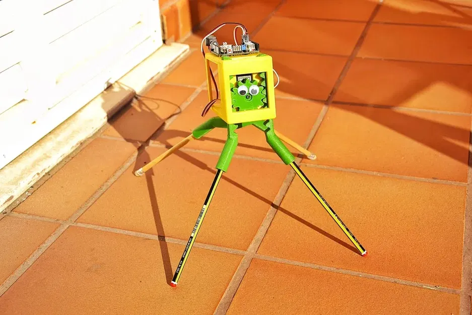 Robot Randofo điều khiển bằng Arduino và Futaba 3003 - Image 2