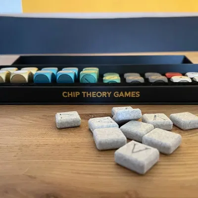 Giá đỡ xúc xắc hợp kim Hoplomachus