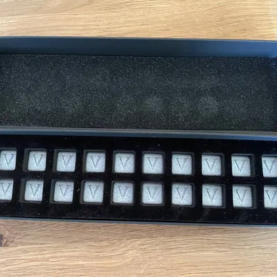 Giá đỡ xúc xắc hợp kim Hoplomachus