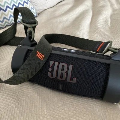 Bao da loa JBL Charge 5 với dây đeo vai