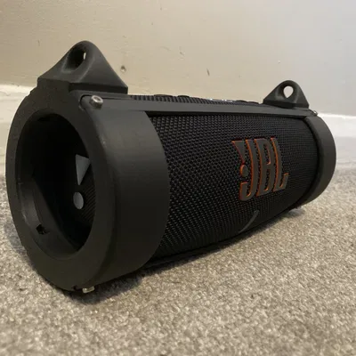 Bao da loa JBL Charge 5 với dây đeo vai