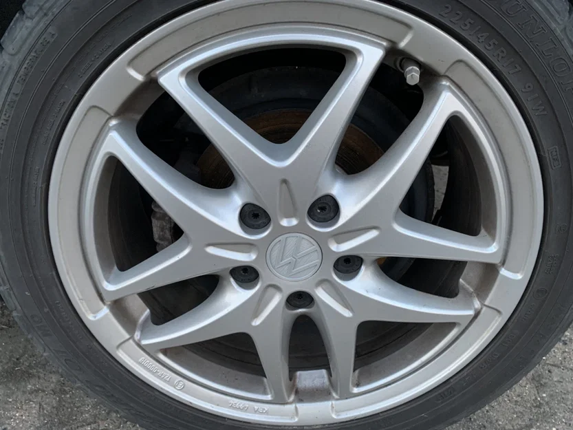 Nắp mâm xe VW 52 mm với logo mới nhất - Image 1