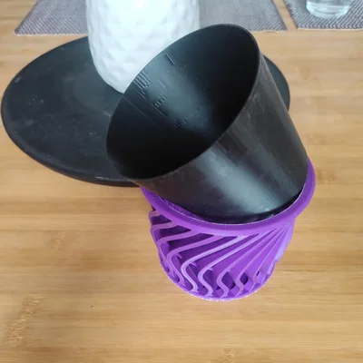 Bình hoa hai màu độc đáo cho trang trí nghệ thuật