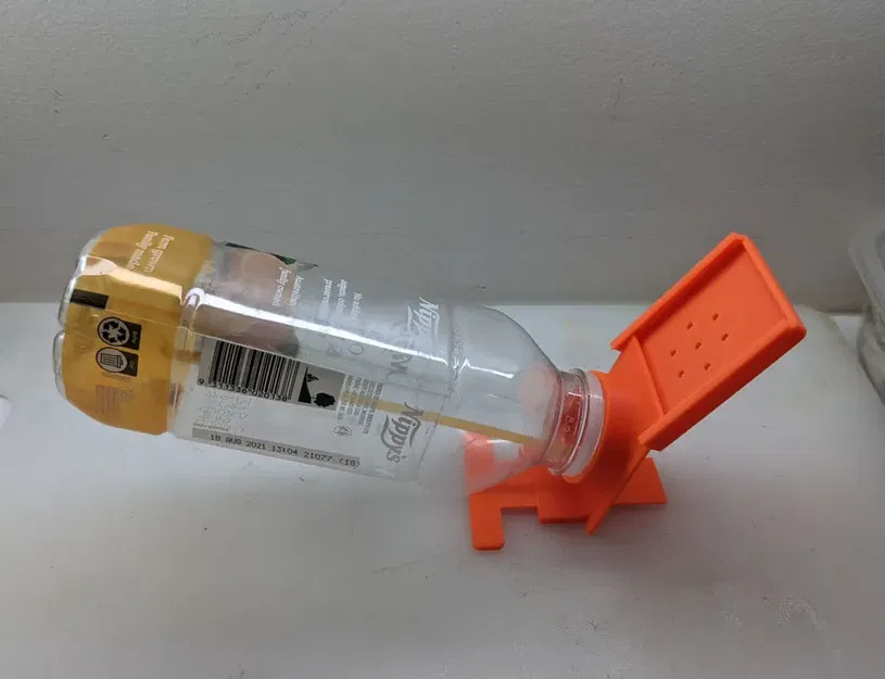 Bẫy chuột bằng chai nhựa thiết kế tối giản - Image 1