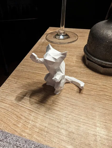 Mèo thấp poly với thiết kế hỗ trợ tối thiểu - Image 2