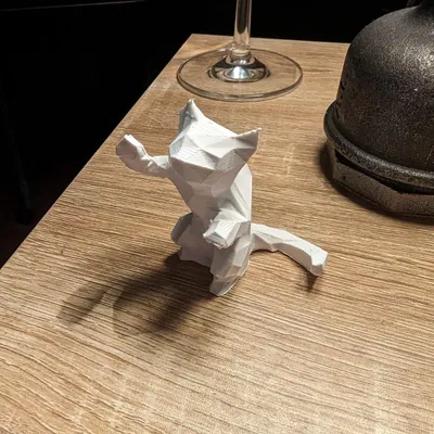 Mèo thấp poly với thiết kế hỗ trợ tối thiểu