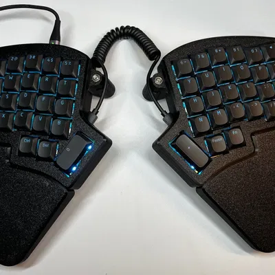 Vỏ bàn phím Iris với tựa tay và điều chỉnh độ nghiêng