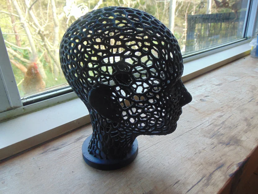 Đầu đèn nữ Voronoi độc đáo cho không gian sống - Image 1
