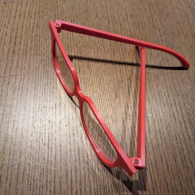 Gọng kính thay thế cho cặp kính hỏng từ cửa hàng đồng giá